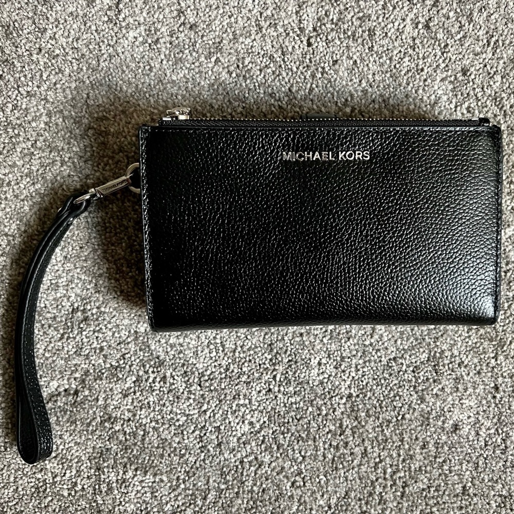 NWOT!! Michael Kors Leather Smartphone Wallet/Wrislet